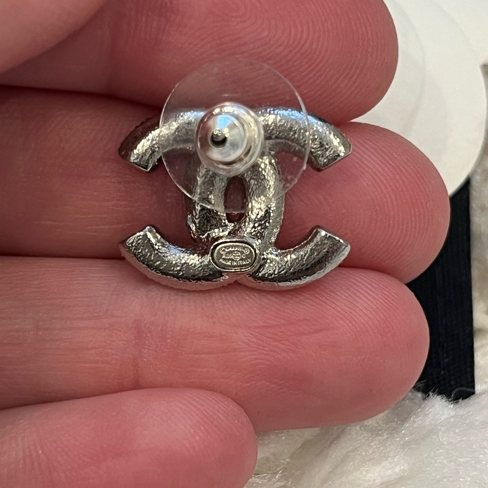 ❌SOLD❌ CHANEL 25C White Silver & Crystal CC Logo Stud Earrings NEW with/Receipt - Picture 10 of 14